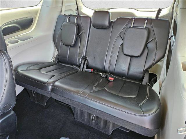 Used 2023 Chrysler Pacifica Touring-L FWD image 23