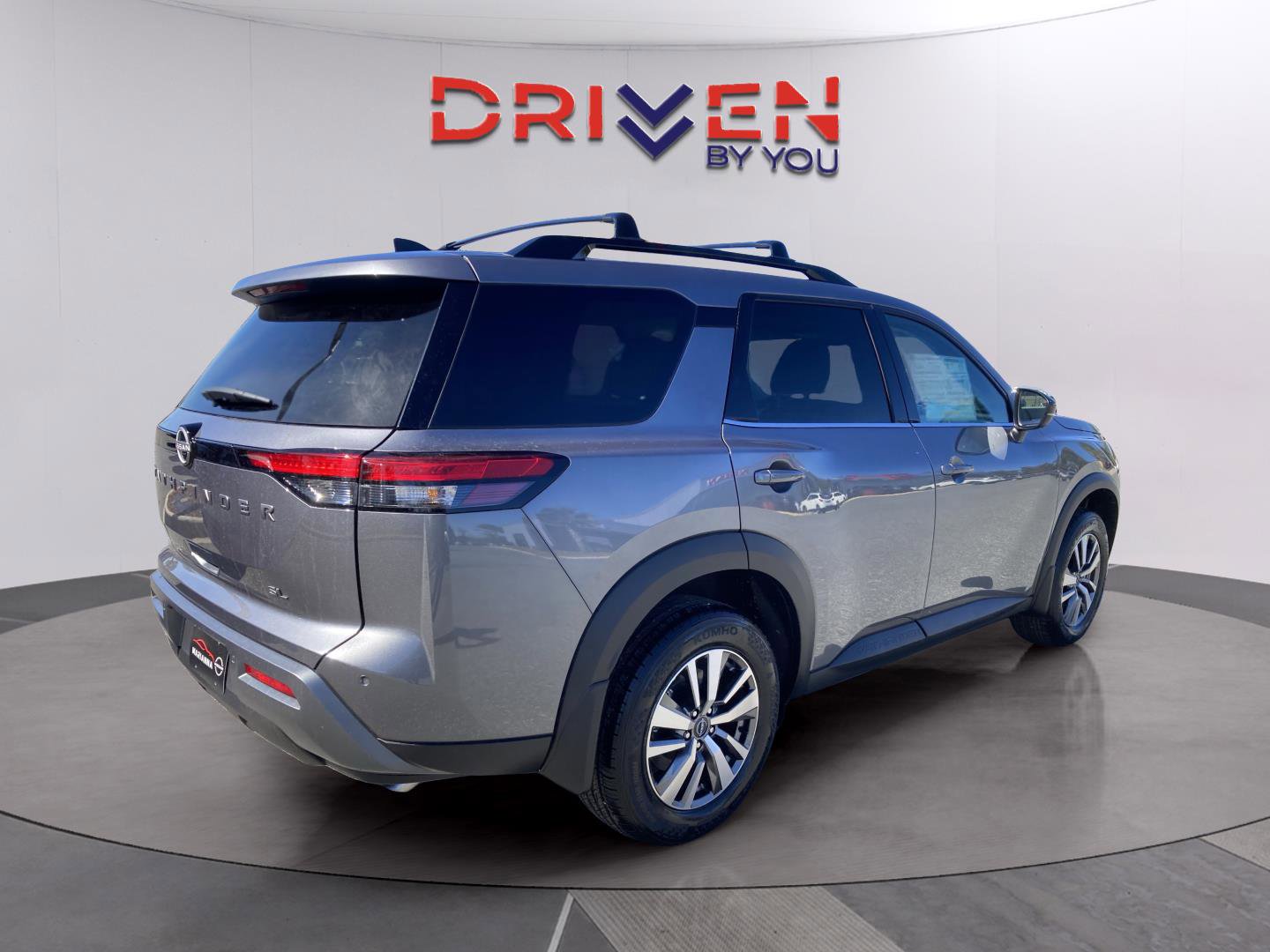 New 2026 Nissan Pathfinder SL image 5