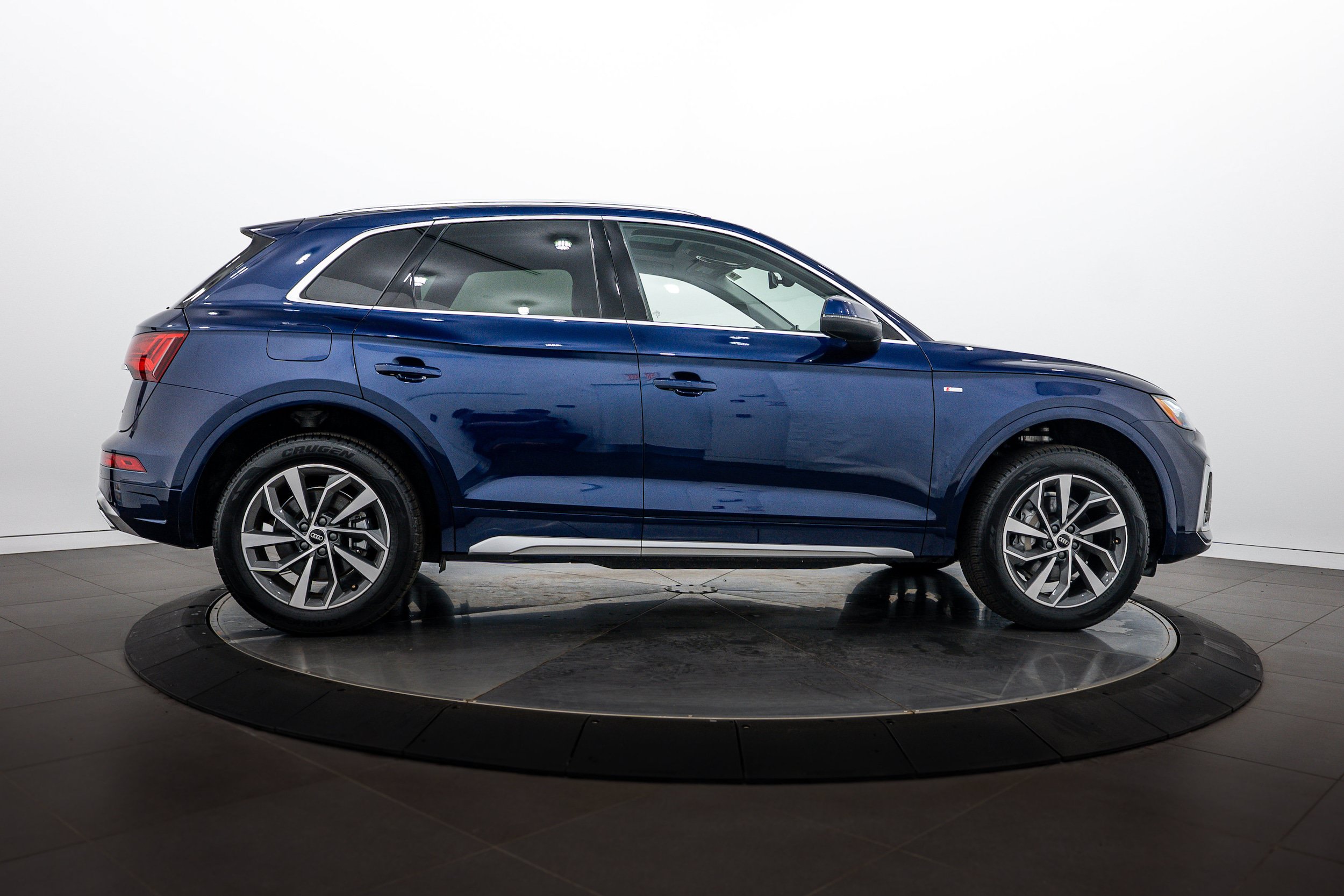 Certified 2023 Audi Q5 2.0T Premium w/ Convenience Package AWD/4WD image 3