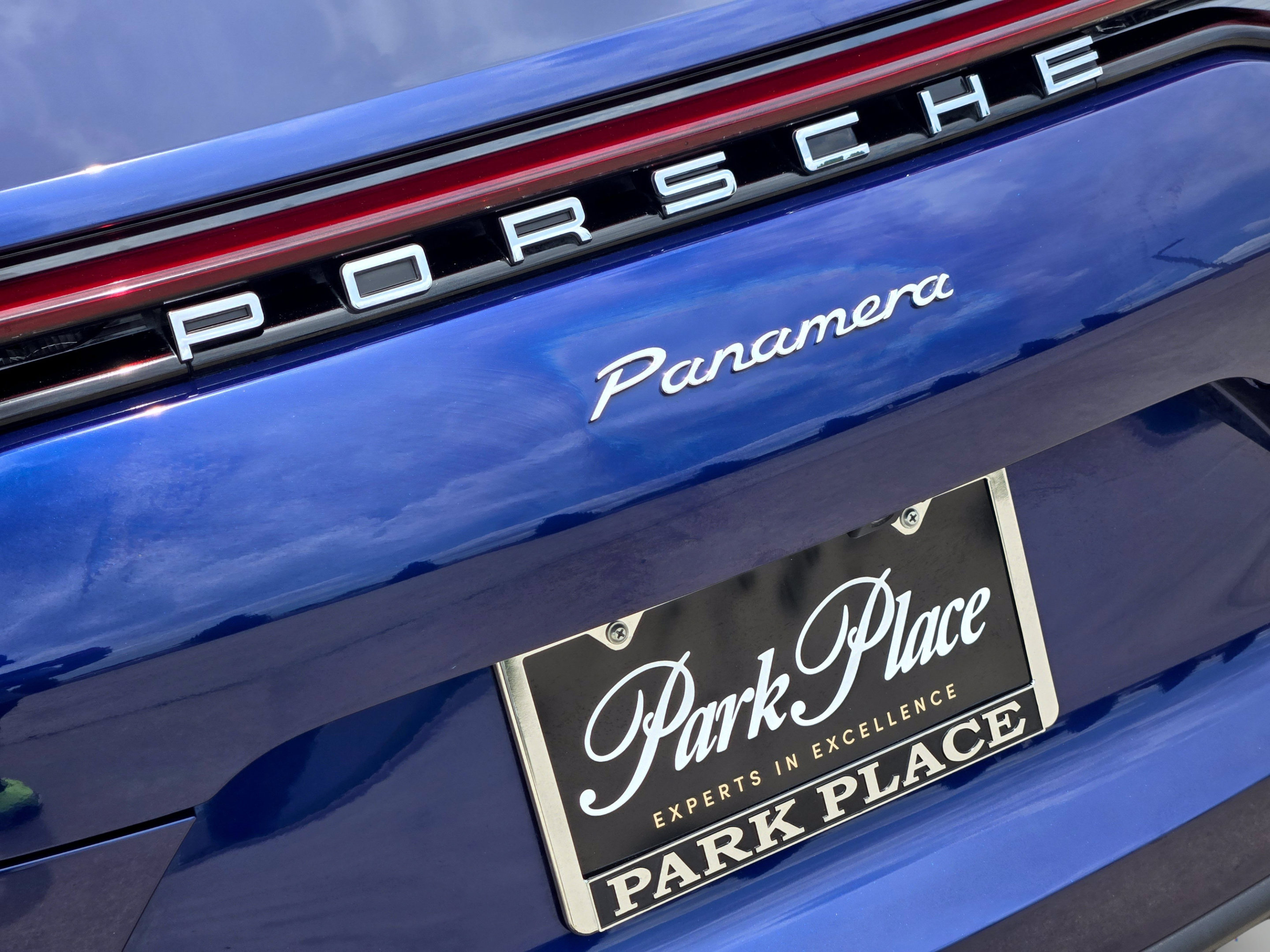 Used 2022 Porsche Panamera image 40