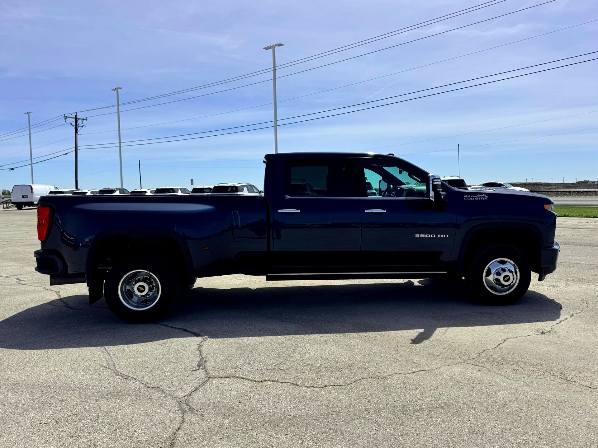 Used 2022 Chevrolet Silverado 3500 High Country w/ Technology Package image 6