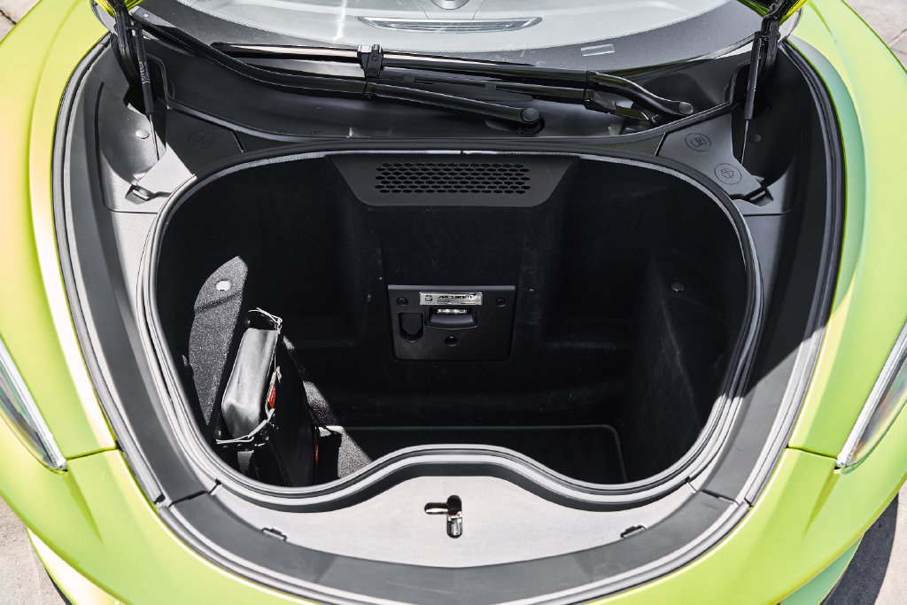 Used 2023 McLaren GT RWD image 17