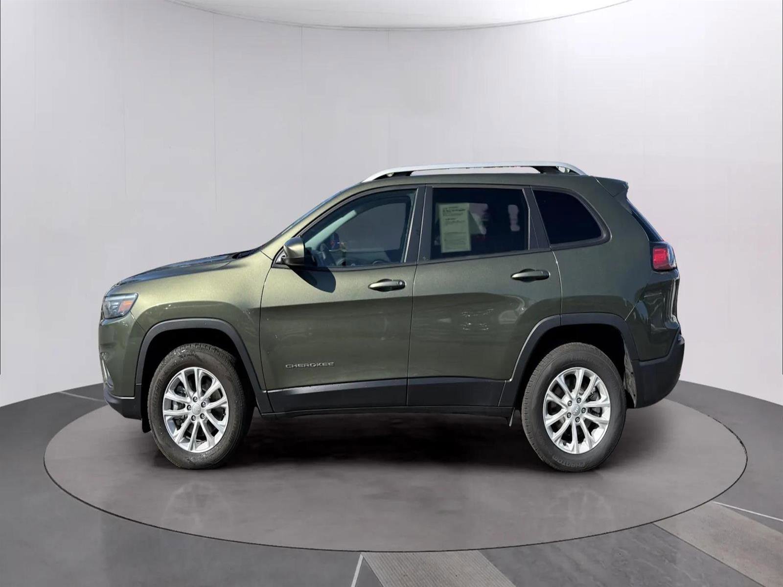Used 2020 Jeep Cherokee Latitude image 3