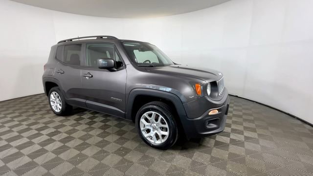 Used 2018 Jeep Renegade Latitude AWD/4WD image 2