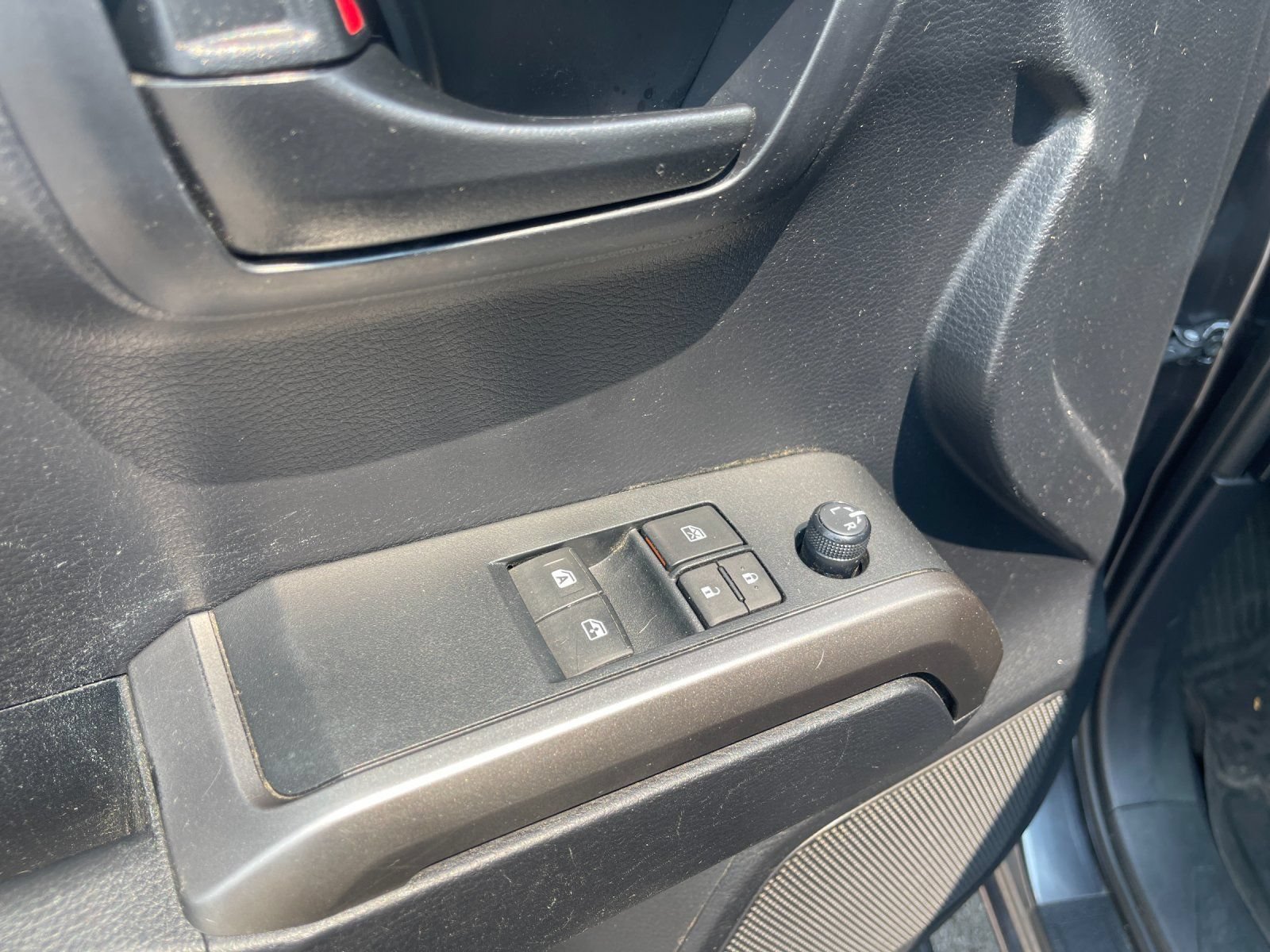 Used 2019 Toyota Tacoma SR5 AWD/4WD image 13