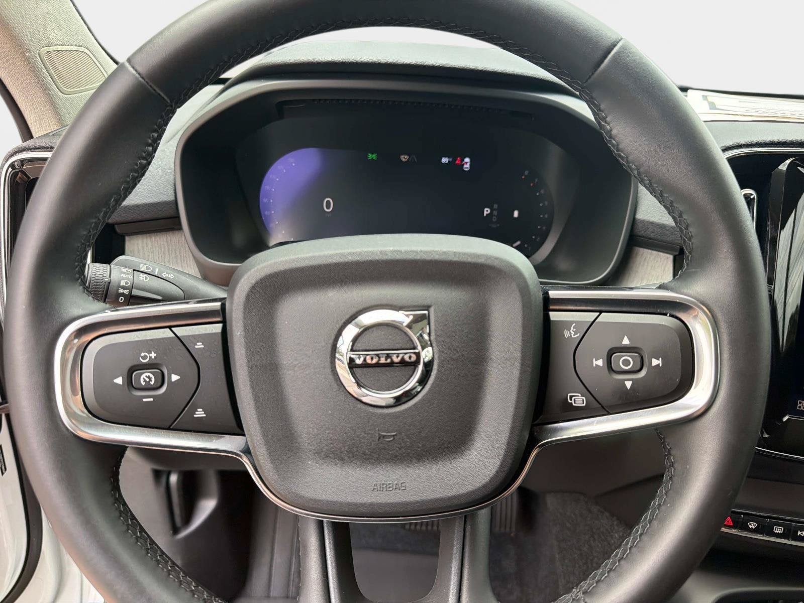 Used 2026 Volvo XC40 B5 Plus AWD/4WD image 27