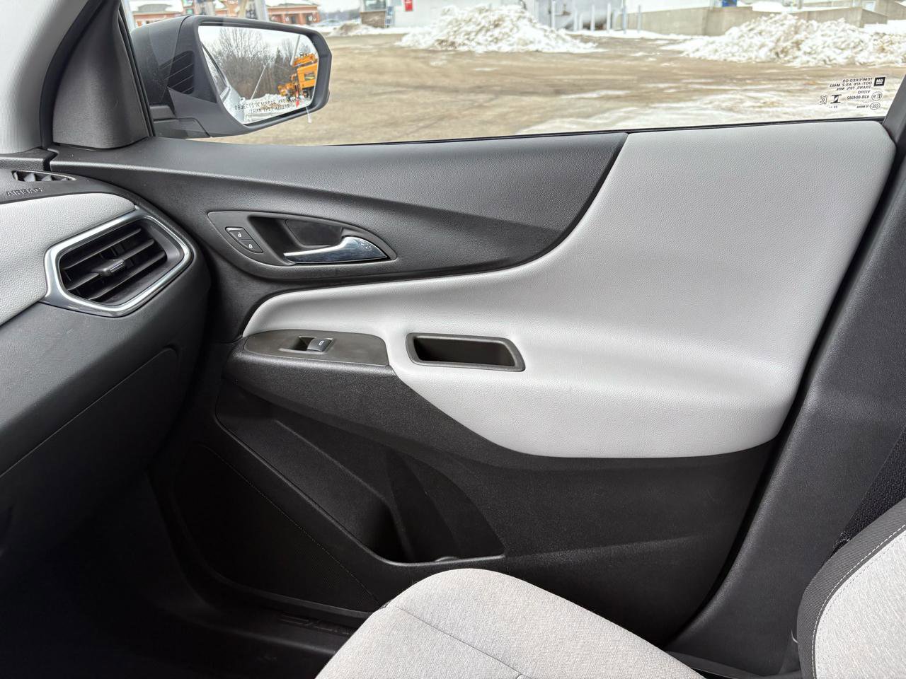 Used 2024 Chevrolet Equinox LS w/ LS Convenience Package image 20