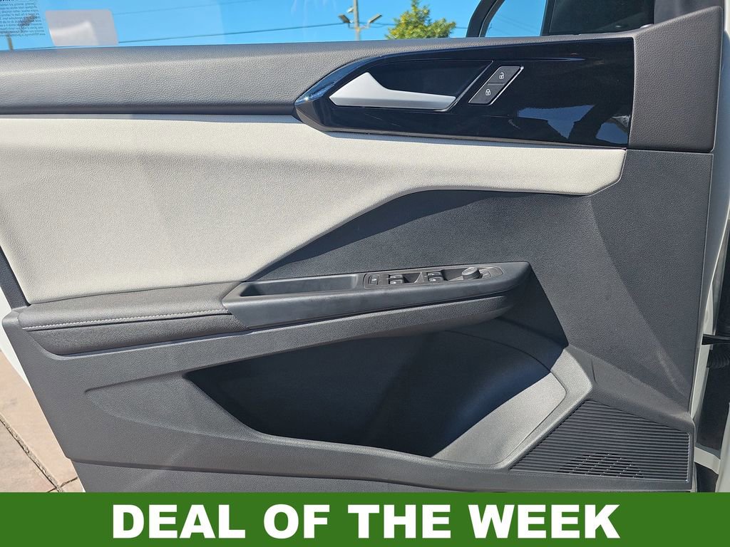 Used 2025 Volkswagen Taos S image 26