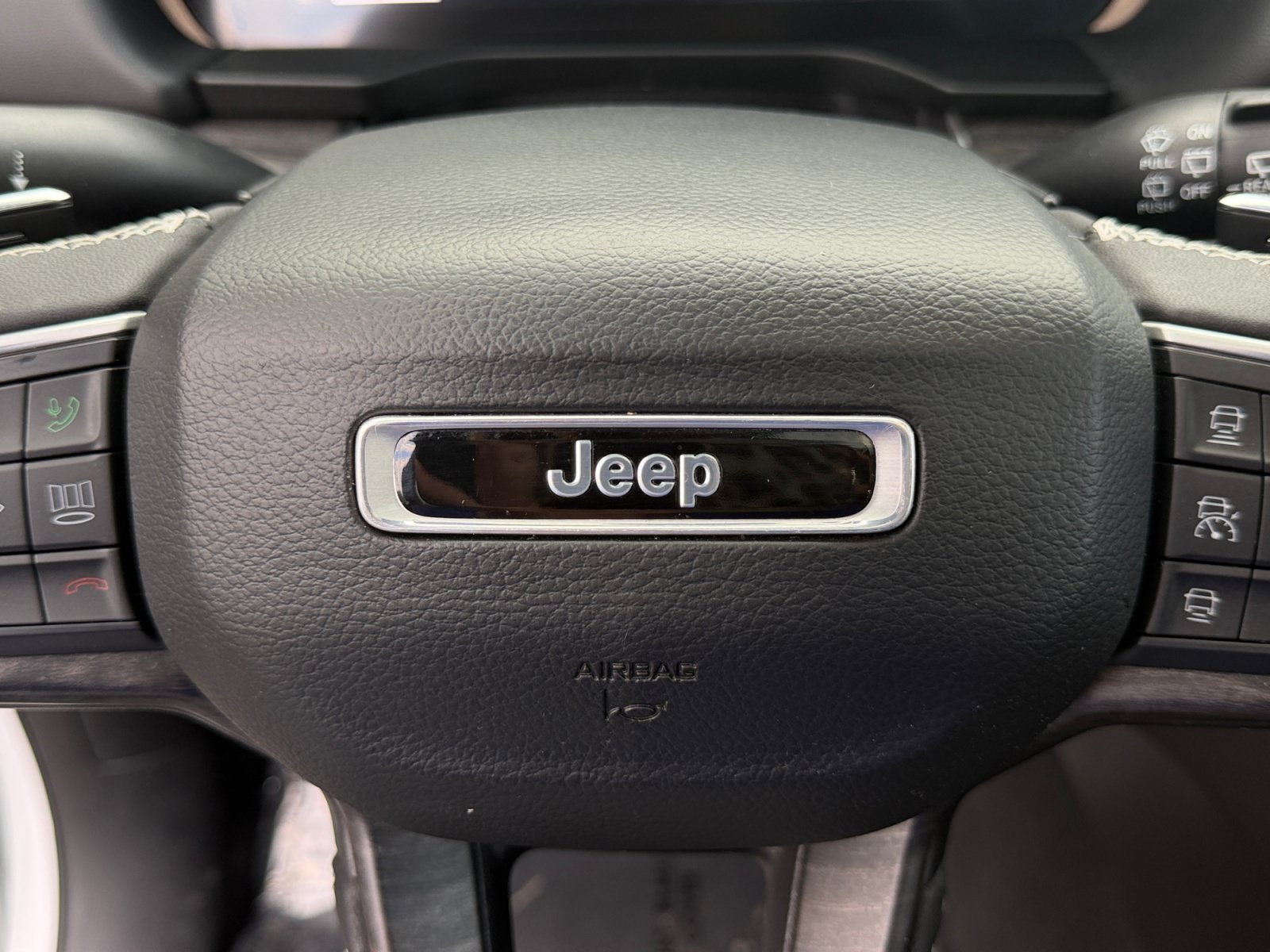 Used 2023 Jeep Grand Cherokee Limited w/ Black Appearance Package AWD/4WD image 47