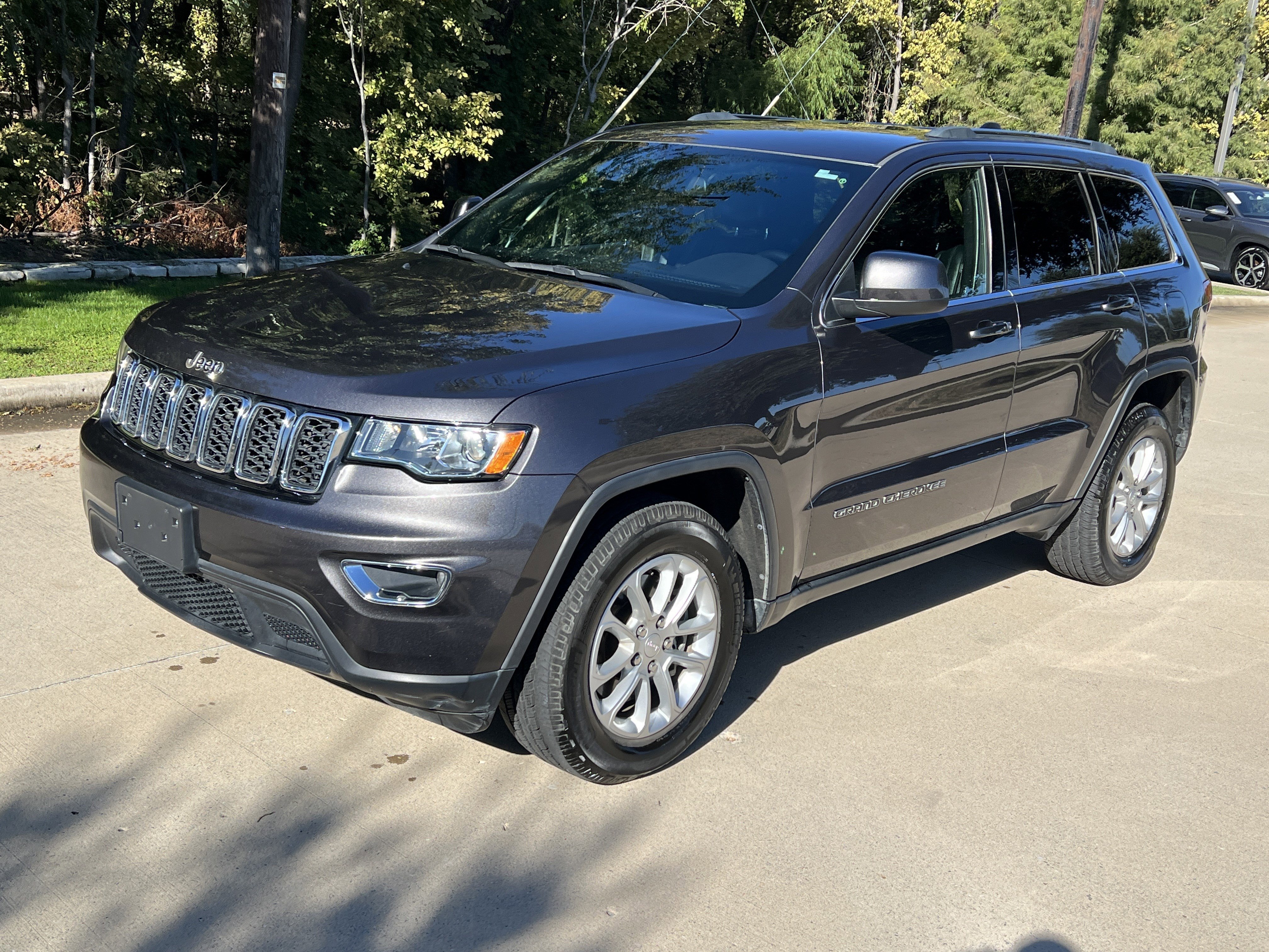 Used 2021 Jeep Grand Cherokee Laredo X image 5