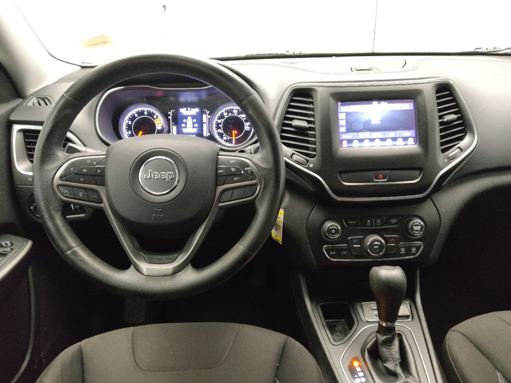 Used 2019 Jeep Cherokee Latitude w/ Popular Appearance Group FWD image 22
