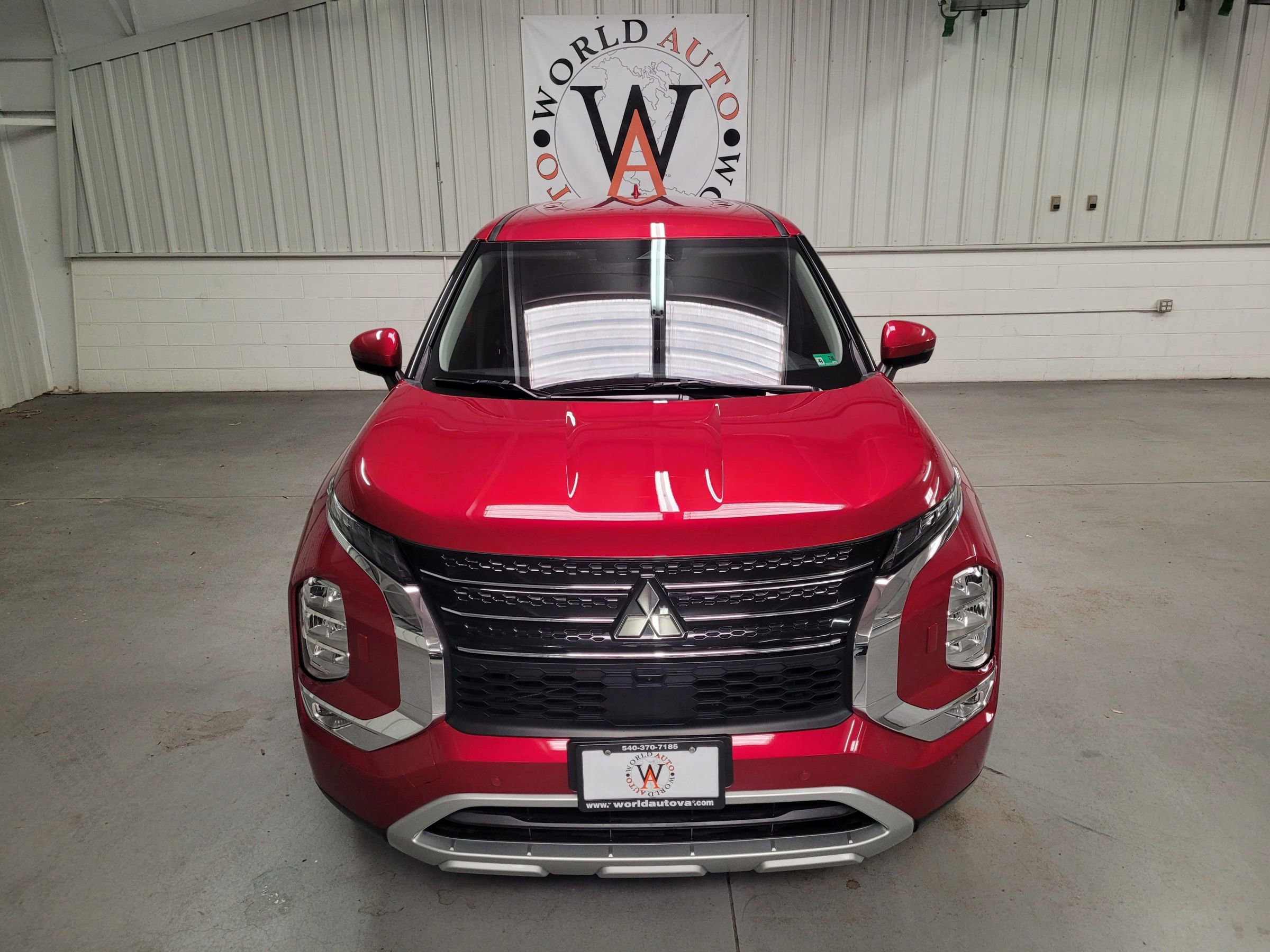 Used 2024 Mitsubishi Outlander SE Black Edition image 12