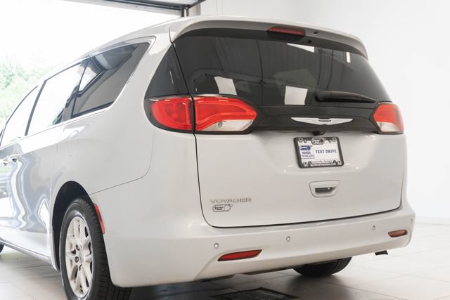 Used 2024 Chrysler Voyager LX FWD image 9