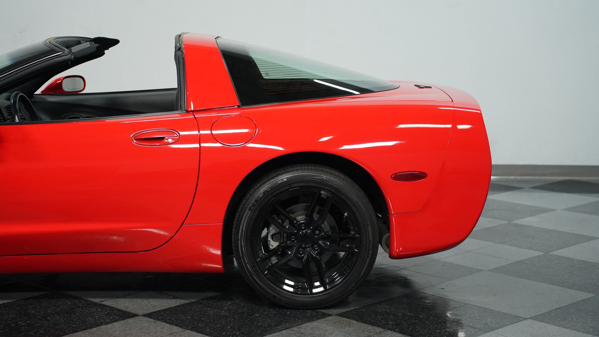 Used 1997 Chevrolet Corvette Coupe w/ Memory Pkg image 22