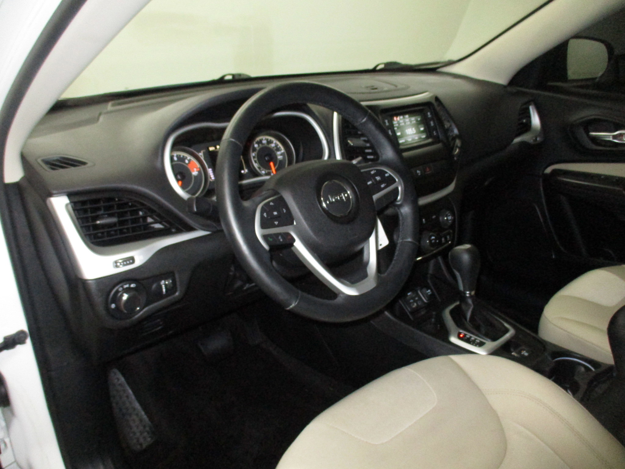 Used 2017 Jeep Cherokee Sport w/ Cold Weather Group image 12