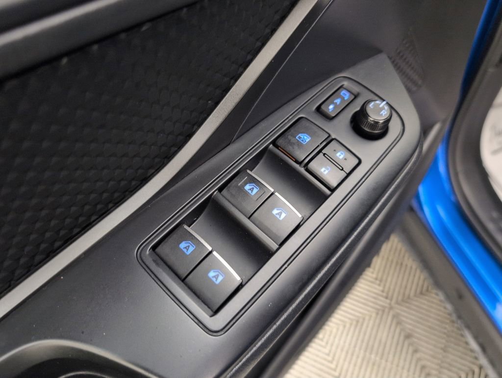 Used 2018 Toyota C-HR XLE FWD image 32