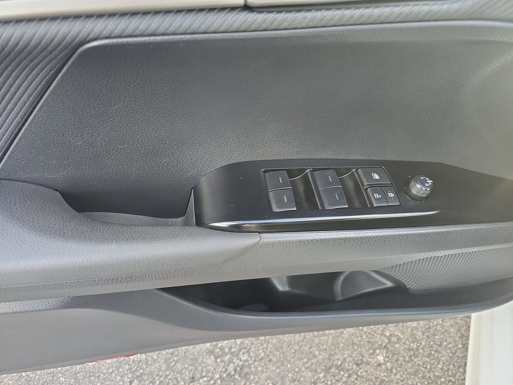 Used 2025 Toyota Camry SE image 14