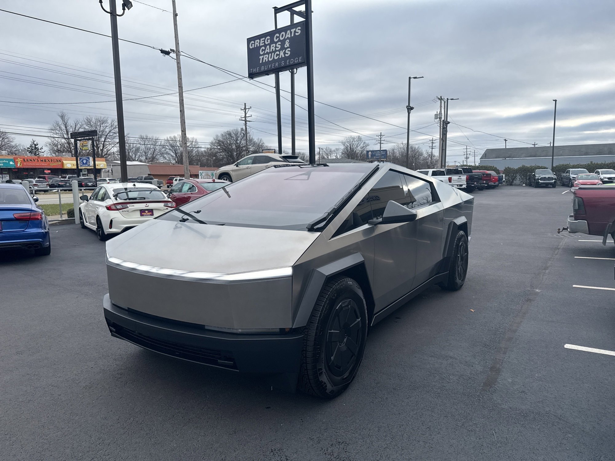 Used 2025 Tesla Cybertruck AWD Crew Cab image 3