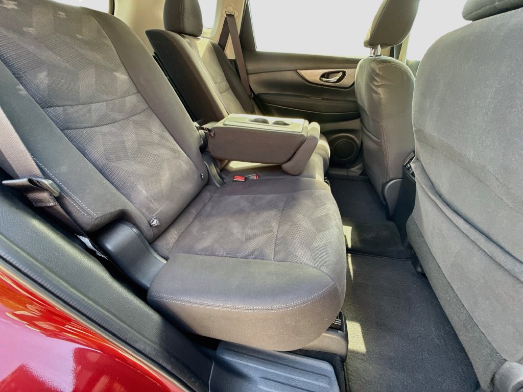 Used 2016 Nissan Rogue SV AWD/4WD image 28