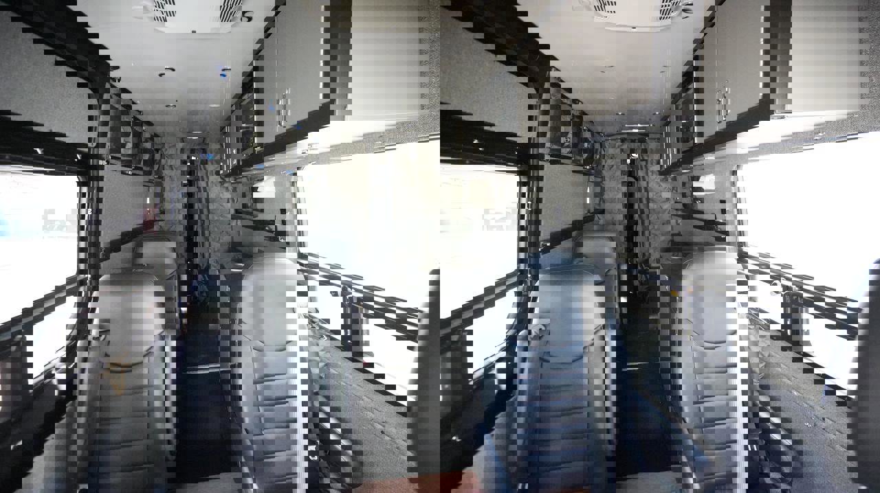 Used 2015 Mercedes-Benz Sprinter 2500 image 16