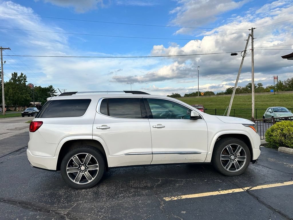 Used 2017 GMC Acadia Denali w/ Technology Package FWD image 4