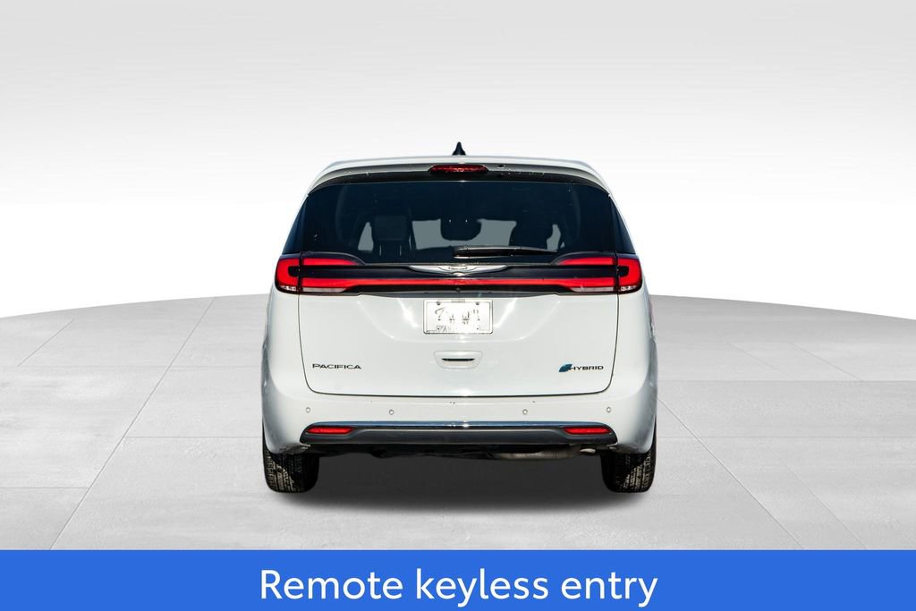 Used 2024 Chrysler Pacifica Select image 6