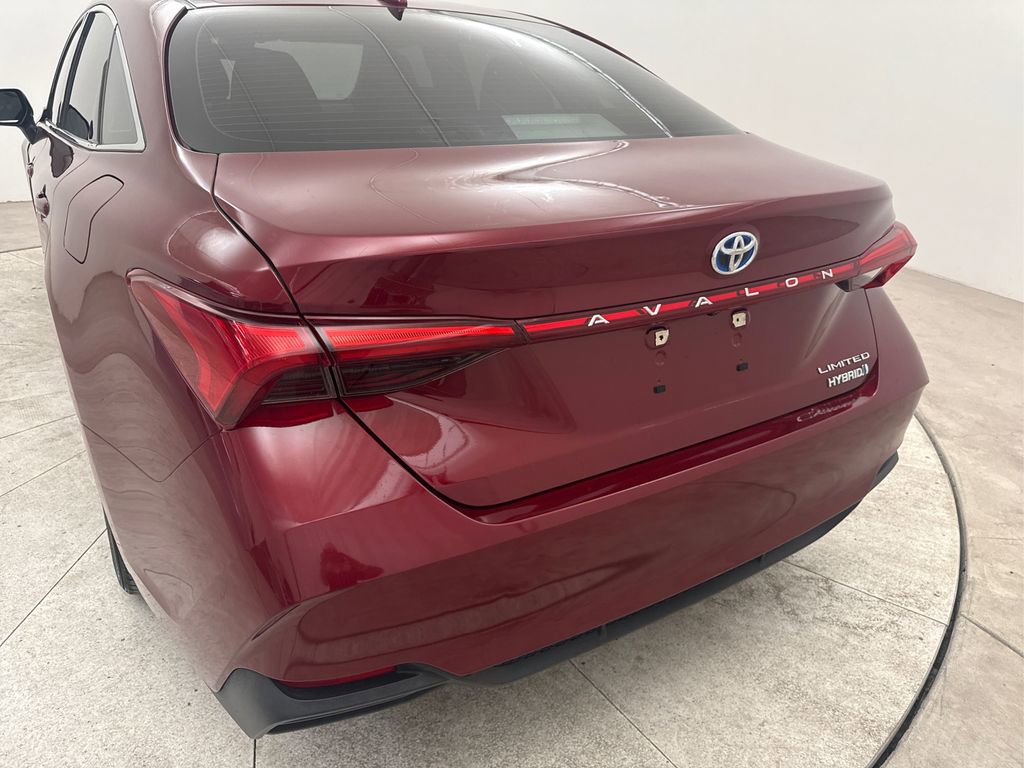 Used 2019 Toyota Avalon Limited image 18