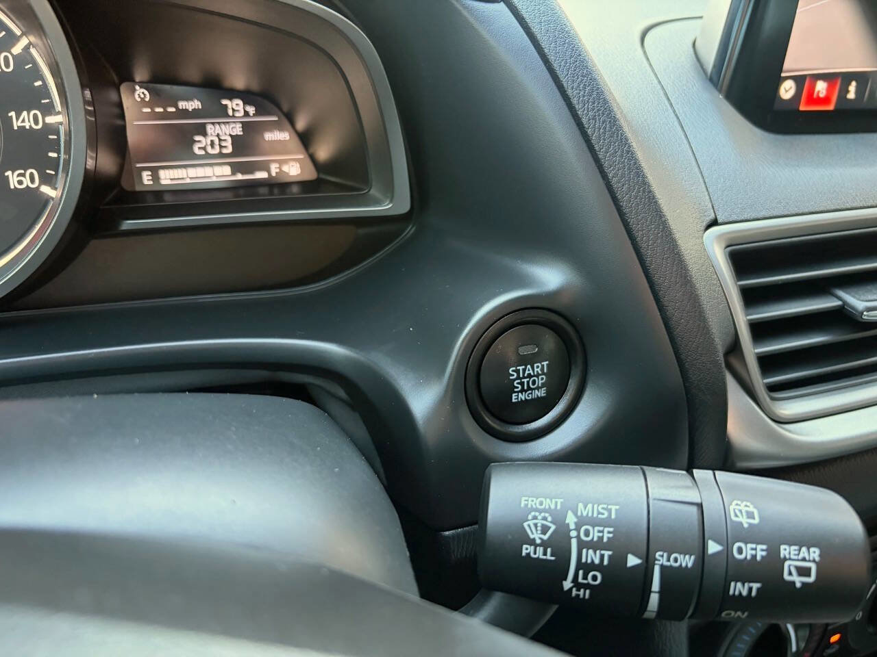 Used 2018 MAZDA MAZDA3 Sport FWD image 18