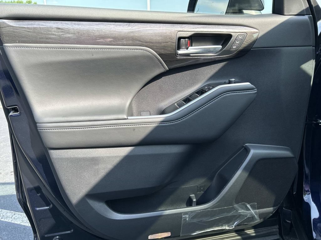 New 2026 Toyota Highlander Limited AWD/4WD image 25