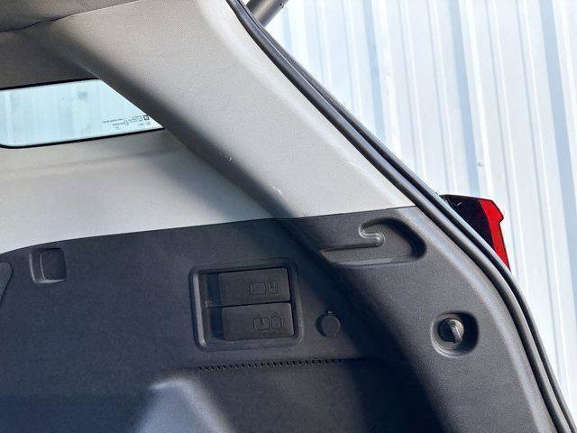 Used 2023 GMC Terrain SLE w/ Driver Convenience Package image 11