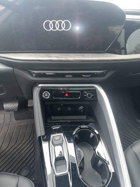 Used 2025 Audi Q5 Premium w/ Convenience Package image 7