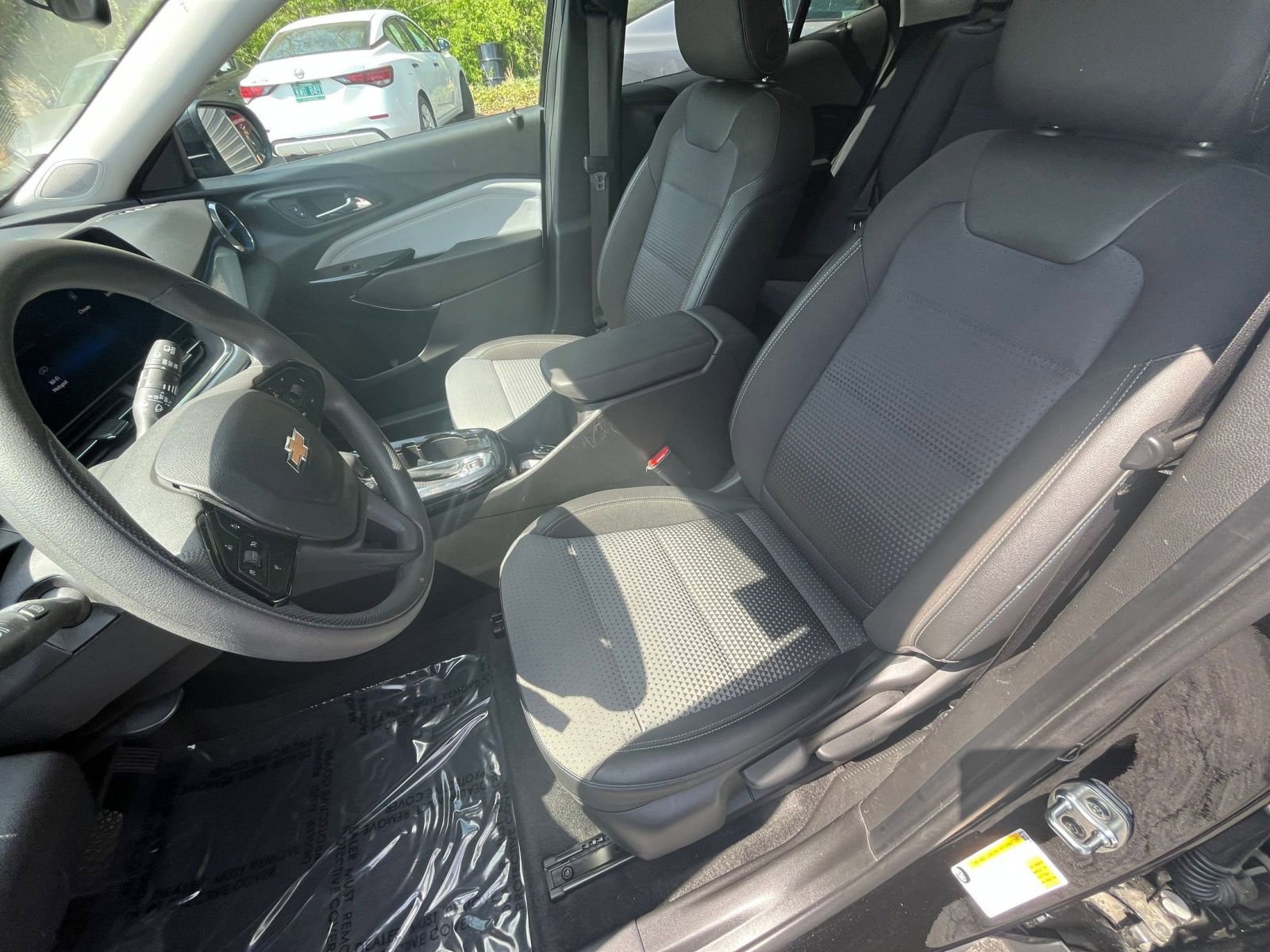 Used 2025 Chevrolet Trax LT FWD image 31