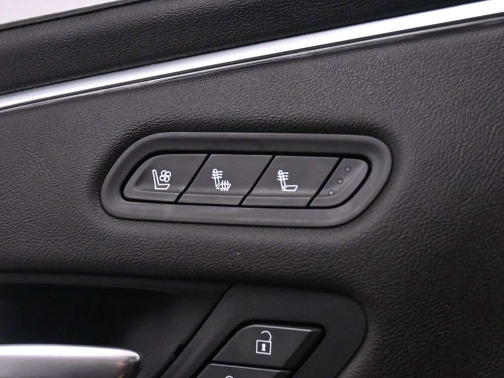 Used 2023 Cadillac Escalade ESV Premium Luxury image 40