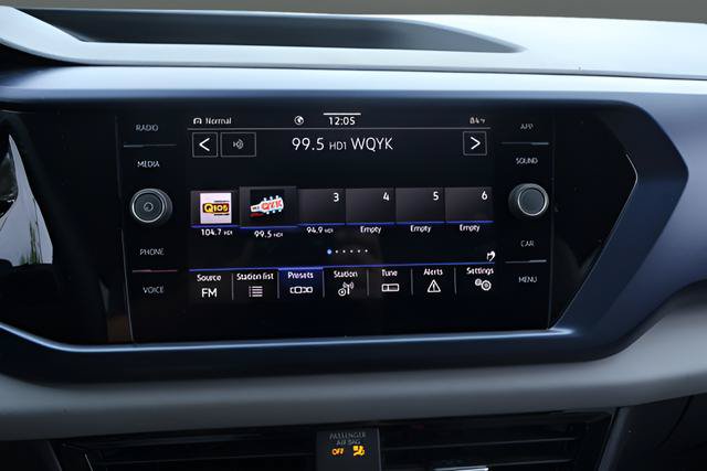 Certified 2023 Volkswagen Taos SE w/ Panoramic Sunroof Package AWD/4WD image 25