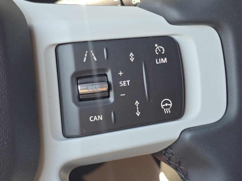 Used 2025 Land Rover Defender 110 X-Dynamic SE image 17