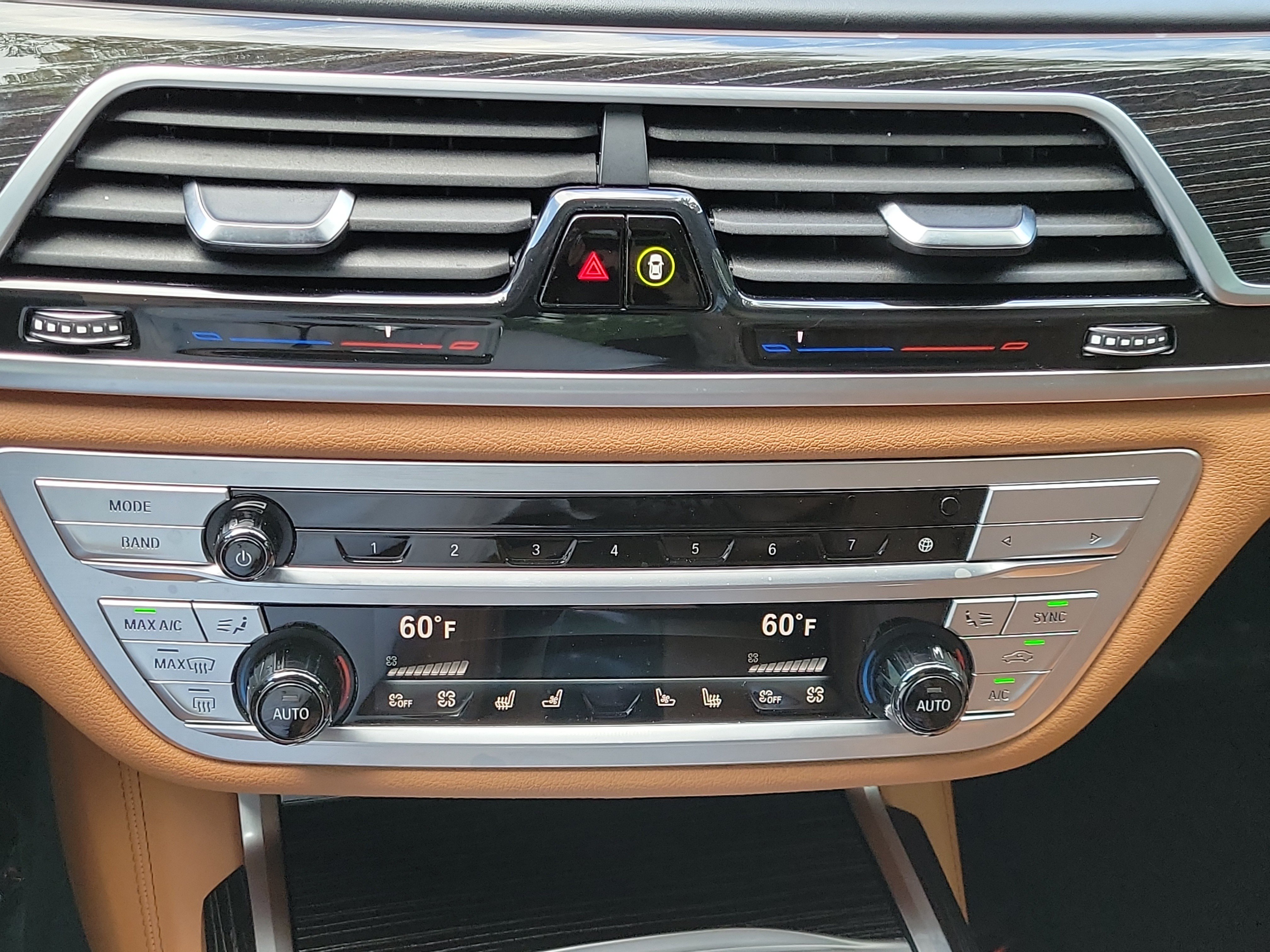 Used 2022 BMW 740i w/ M Sport Package RWD image 27