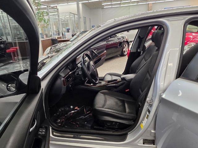 Used 2010 BMW 328i xDrive Sedan AWD/4WD image 31