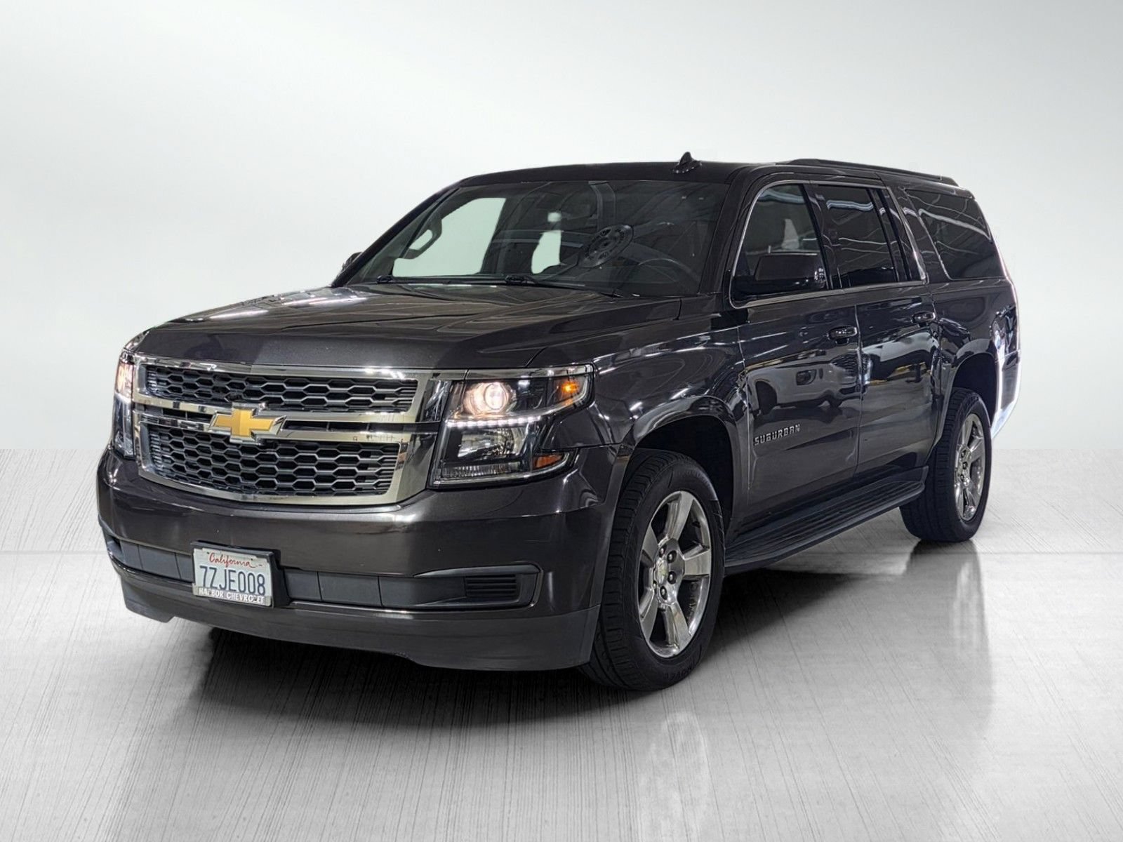 Used 2017 Chevrolet Suburban LS RWD image 3