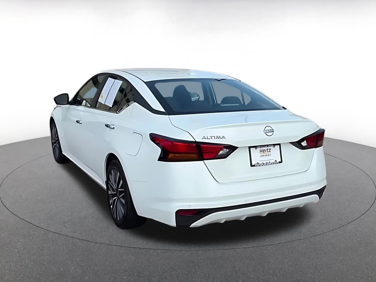 Used 2025 Nissan Altima 2.5 SV FWD image 11