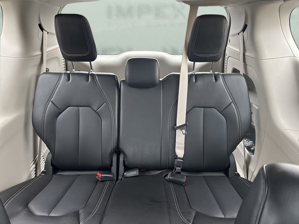 Used 2024 Chrysler Pacifica Touring-L image 13