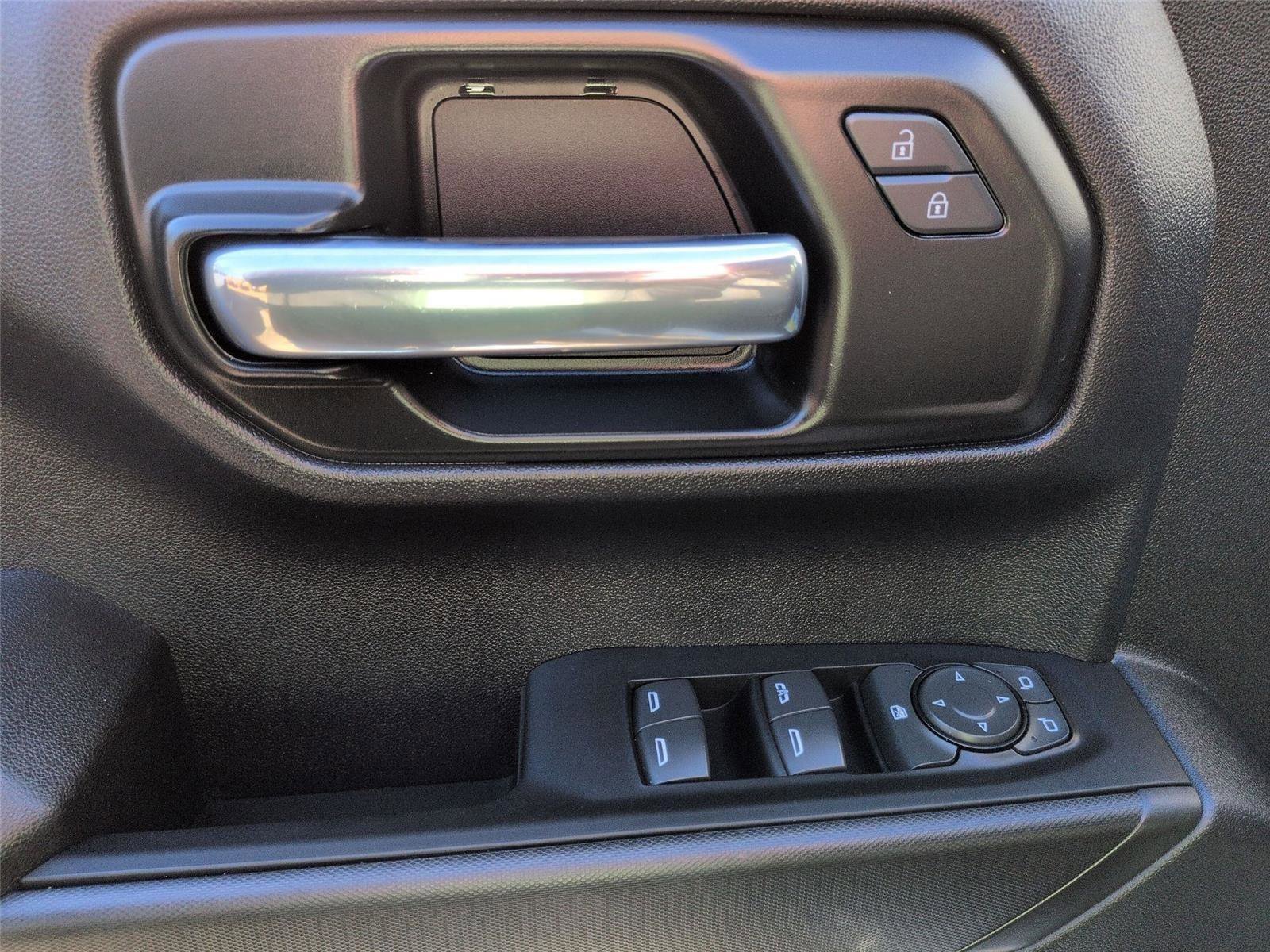 Used 2023 Chevrolet Silverado 1500 Custom image 12