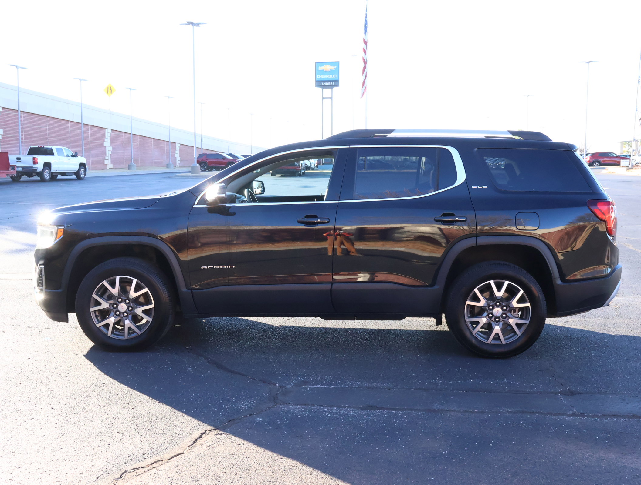 Used 2023 GMC Acadia SLE w/ Driver Convenience Package image 32