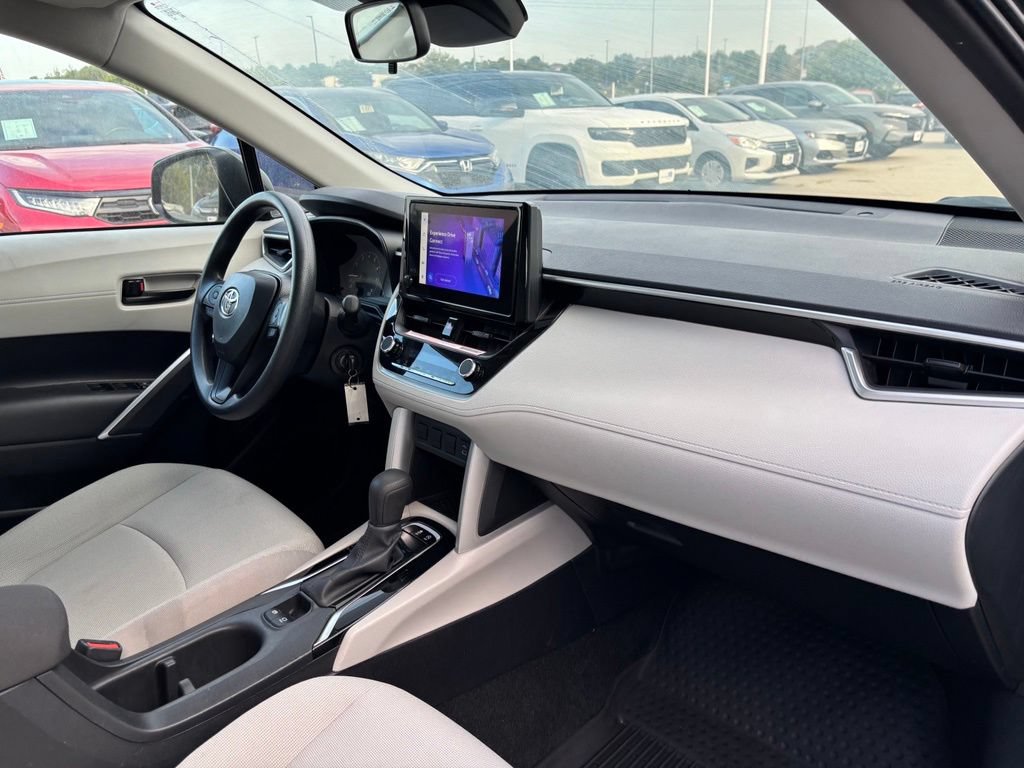 Used 2023 Toyota Corolla Cross L FWD image 19