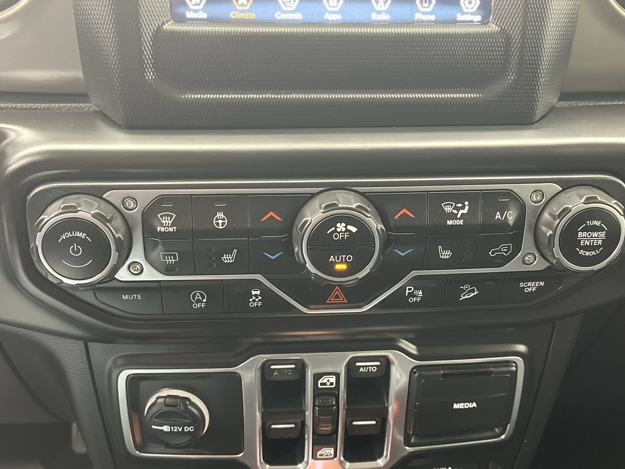 Used 2018 Jeep Wrangler Unlimited Sport S AWD/4WD image 19
