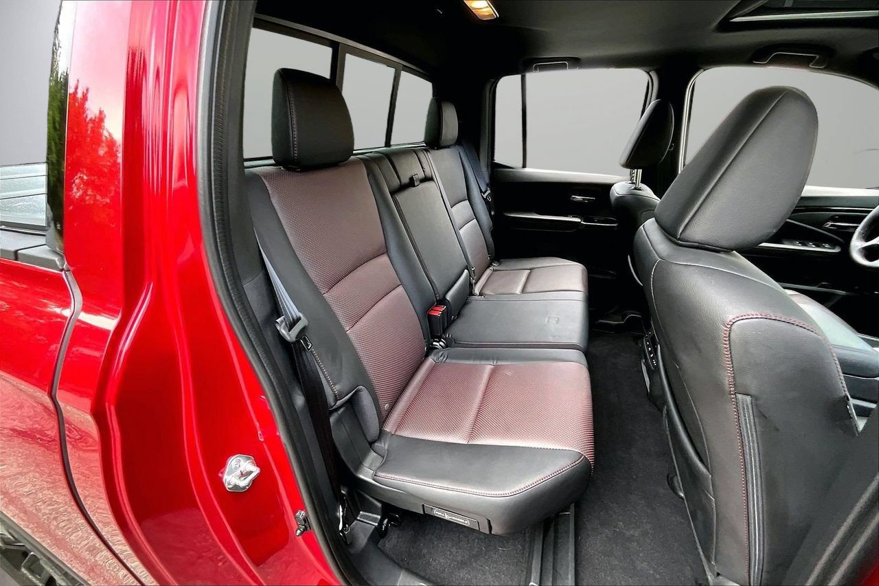 Used 2025 Honda Ridgeline Black Edition image 24