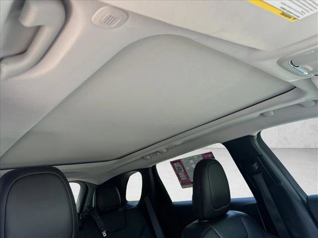 Used 2022 Jeep Cherokee Latitude w/ Sun & Sound Group AWD/4WD image 24