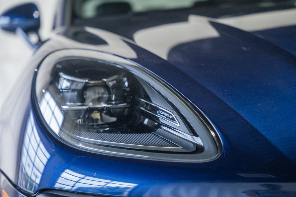 Used 2022 Porsche Macan AWD/4WD image 11