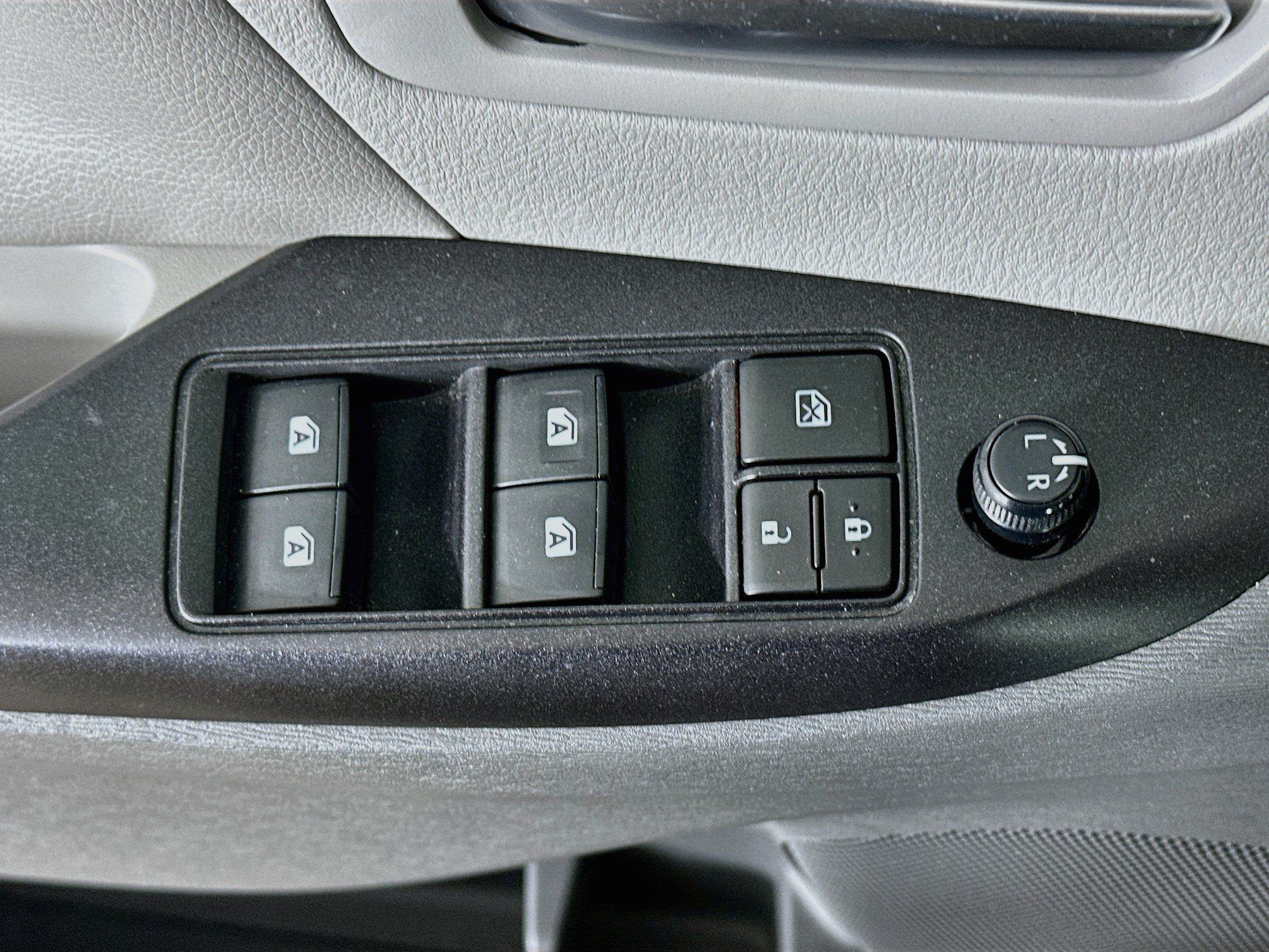 Used 2020 Toyota Sienna LE FWD image 15