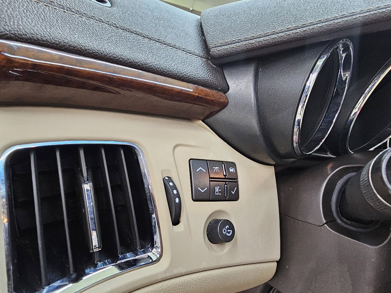 Used 2010 Cadillac CTS Luxury image 32