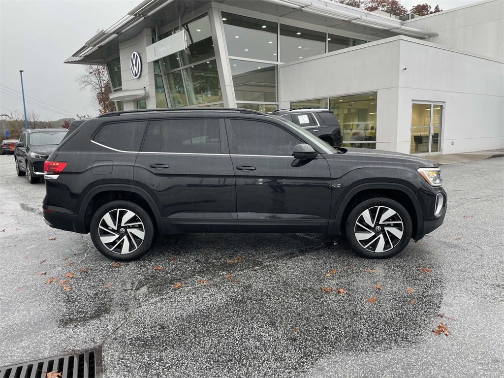 Used 2024 Volkswagen Atlas SE image 2